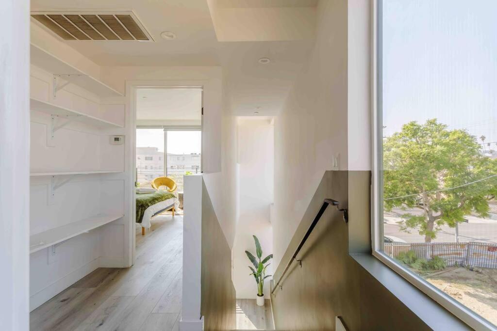 Appartement Hollywood Art House With Bright Sunlight *