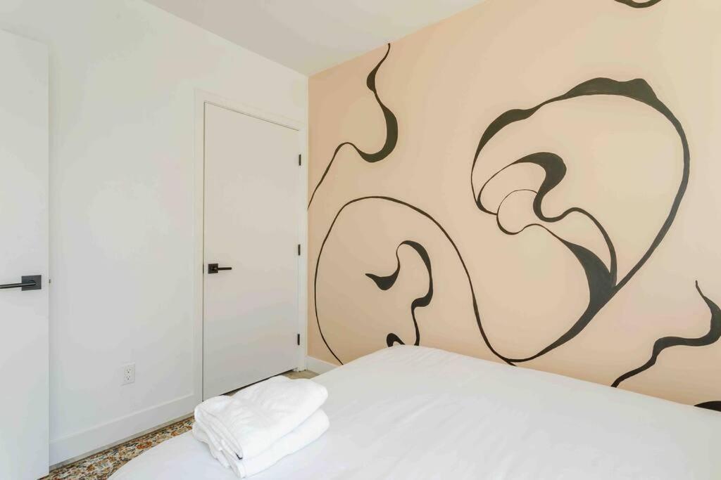 Appartement Hollywood Art House With Bright Sunlight *